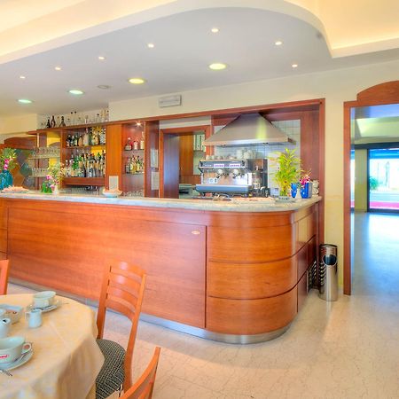 Hotel Il Caminetto Porto San Giorgio Buitenkant foto