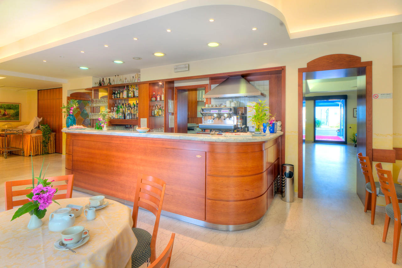Hotel Il Caminetto Porto San Giorgio Buitenkant foto